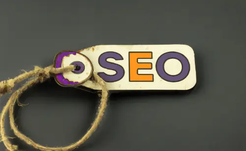 Image of a keychain with the word SEO on it